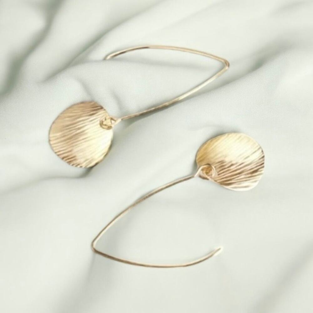 NEW 14K yellow gold plated drop shell beachy earrings jewelry B28A - Picture 3 of 3